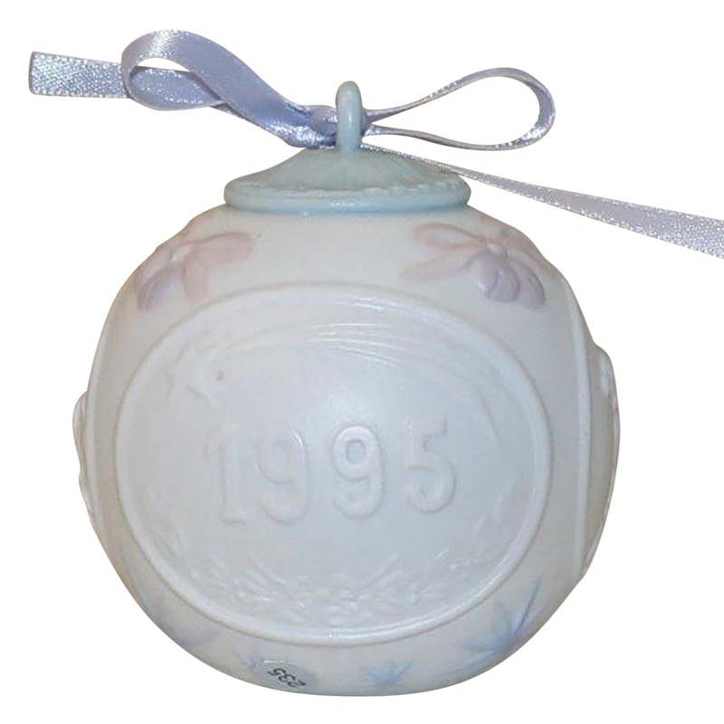 Lladr Figurine: 16207 Christmas Ball - 1995