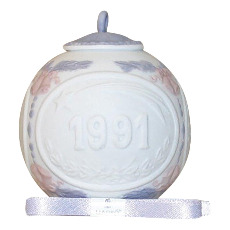 Lladr Figurine: 5829 Christmas Ball 1991