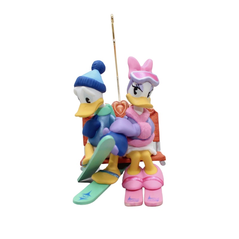 Hallmark Ornament: 2000 Donald and Daisy at Lover's Lodge | QXD4031 | Disney