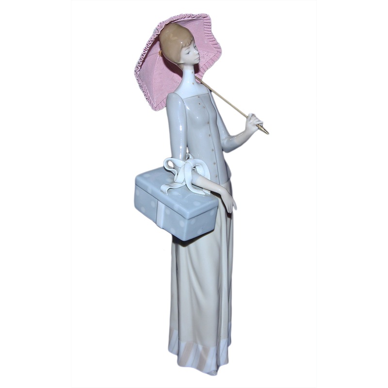 Lladr Figurine: 4700 DressMaker