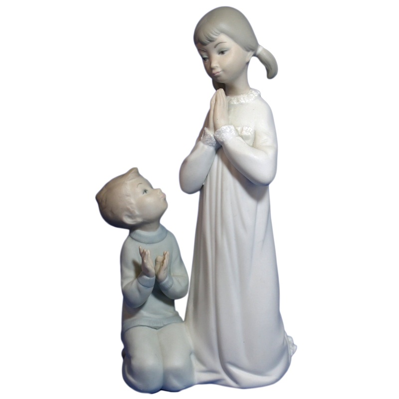 Lladr Figurine: 4779m Teaching to Pray Matte