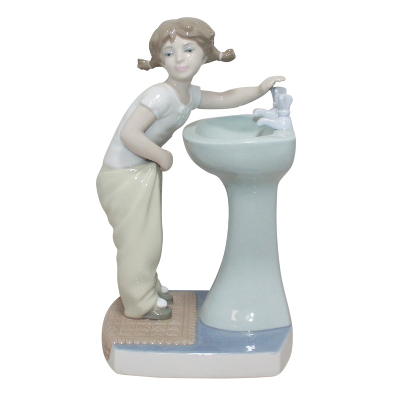 Lladr Figurine: 4838 Clean up Time