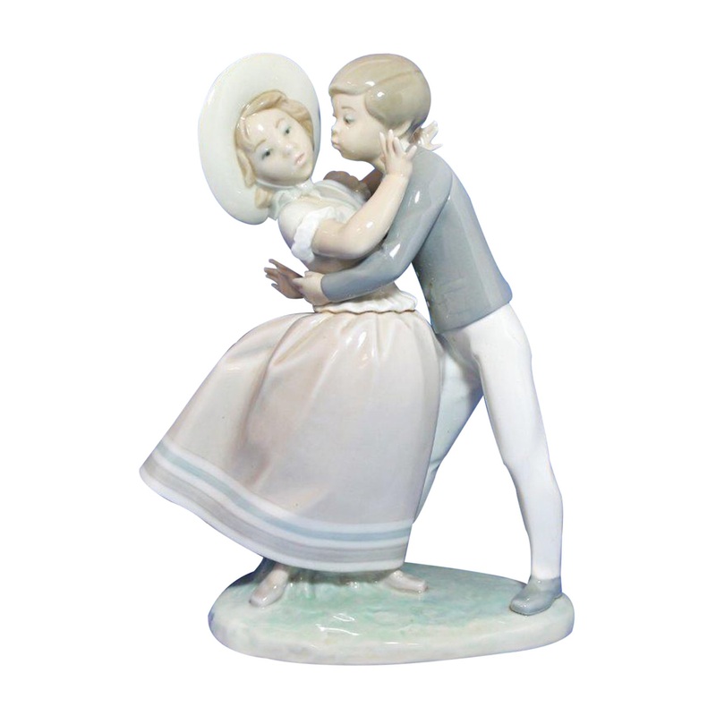 Lladr Figurine: 4856 Waltz Time