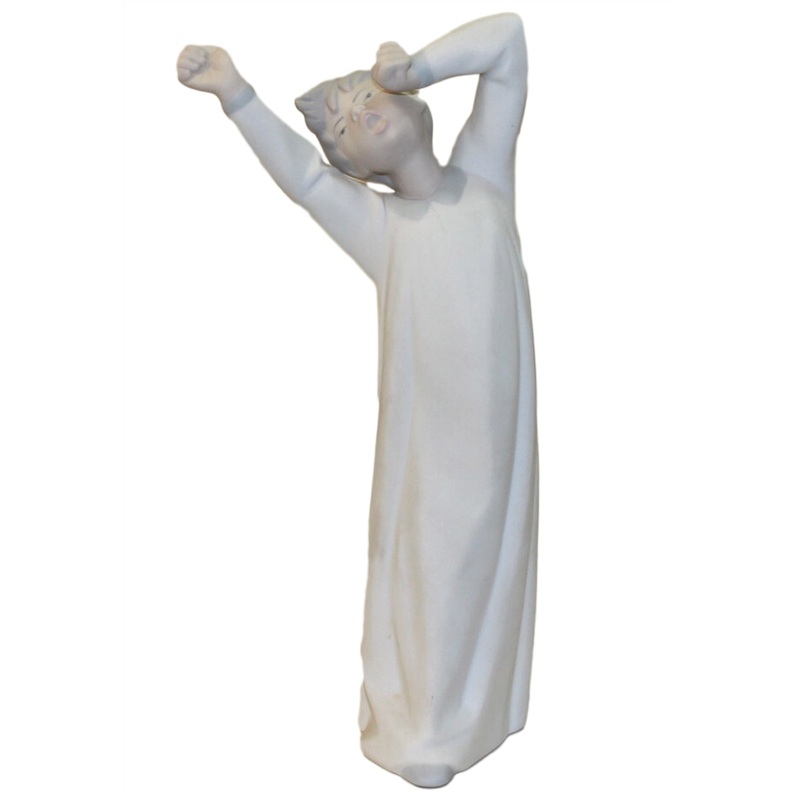 Lladr Figurine: 4870m Boy Yawning Matte