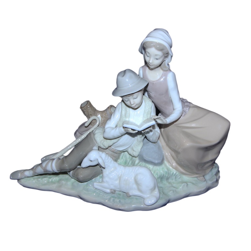 Lladr Figurine: 4929 Children Reading