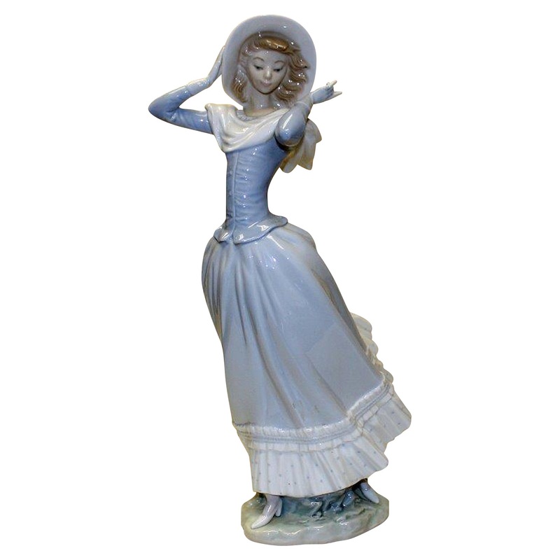 Lladr Figurine: 4936 Spring Breeze