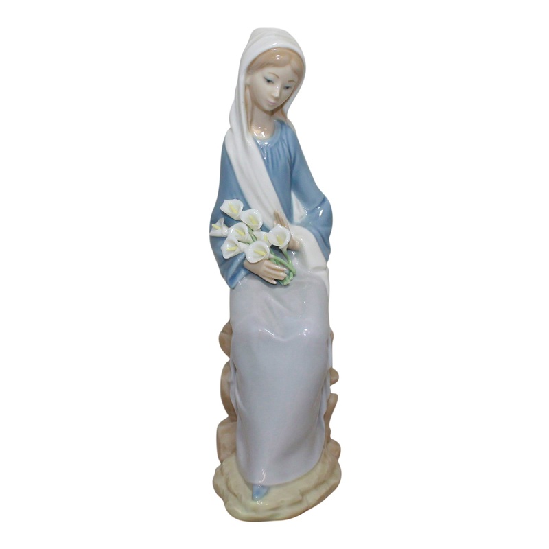 Lladr Figurine: 4972 Girl With Lilies