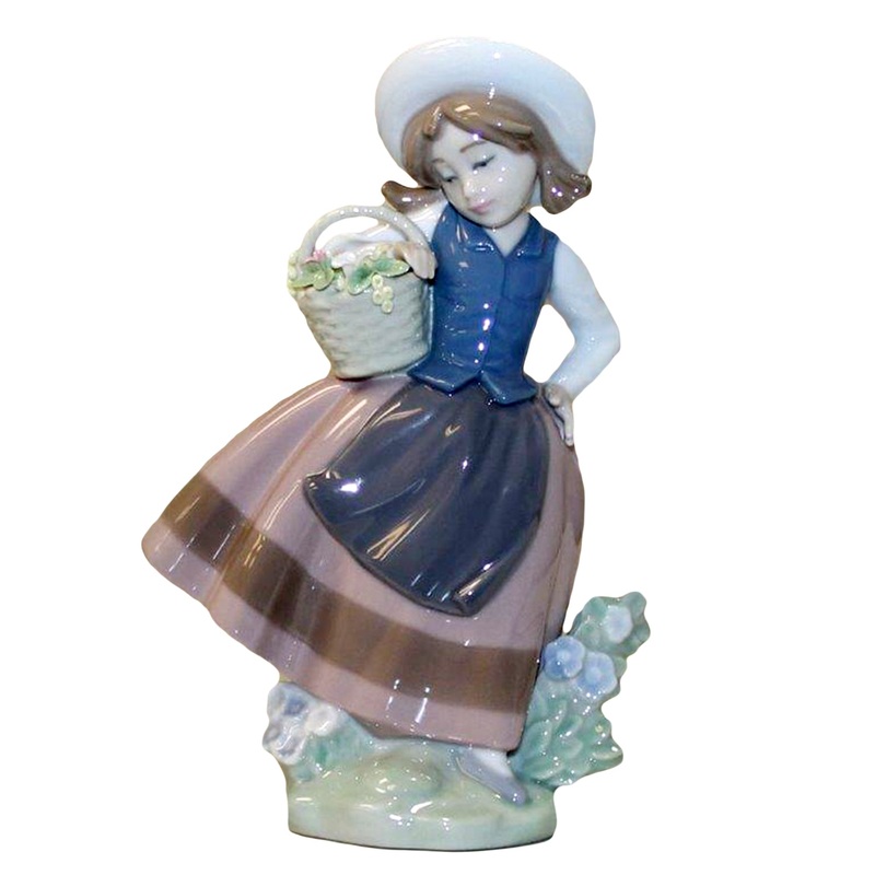Lladr Figurine: 5221 Sweet Scent