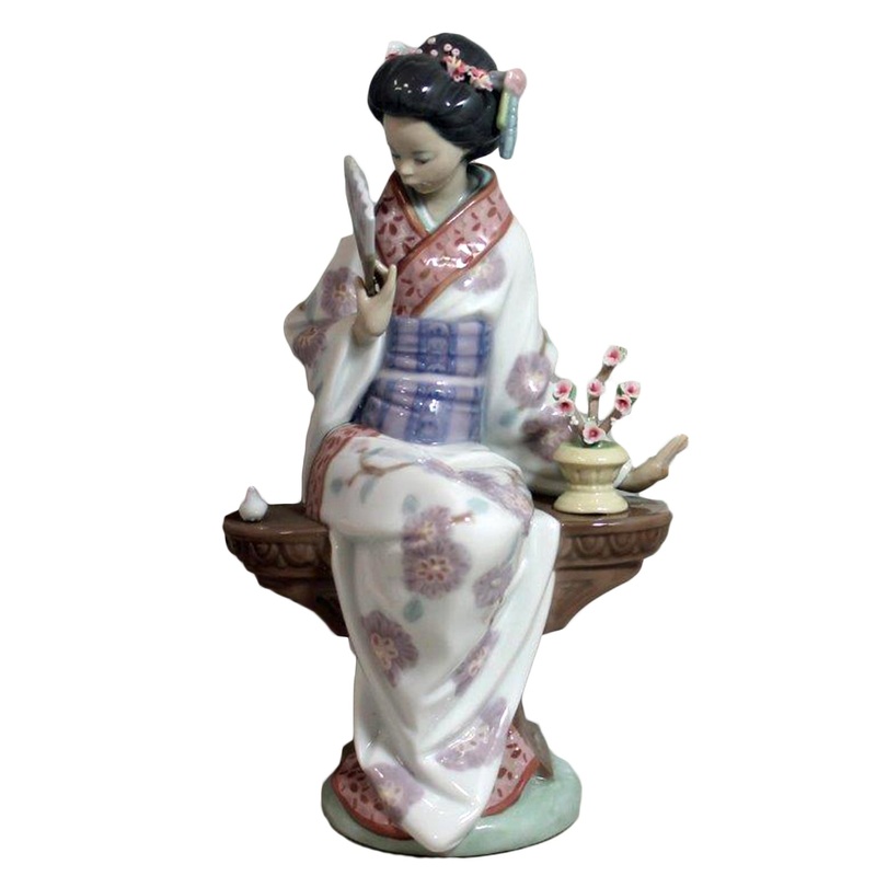 Lladr Figurine: 5327 Nippon Lady