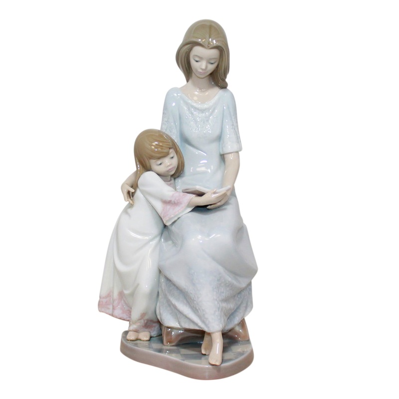 Lladr Figurine: 5457 Bedtime Story