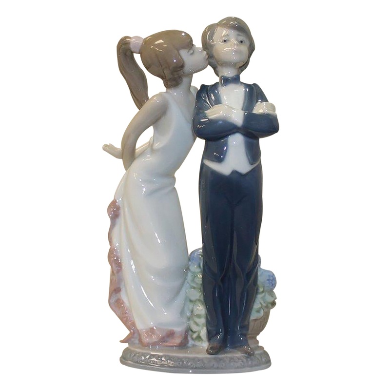 Lladr Figurine: 5555 Let's Make Up