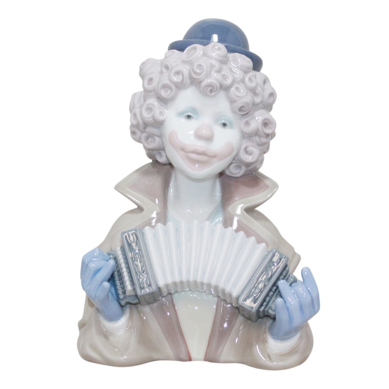 Lladr Figurine: 5585 Fine Melody