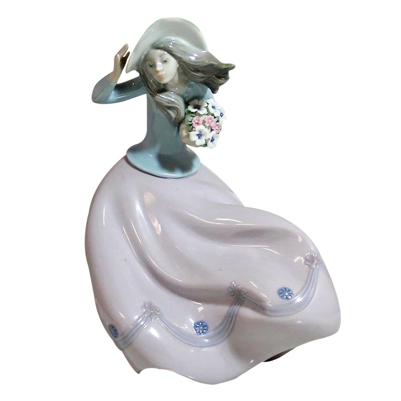 Lladr Figurine: 5588 Blustery Day