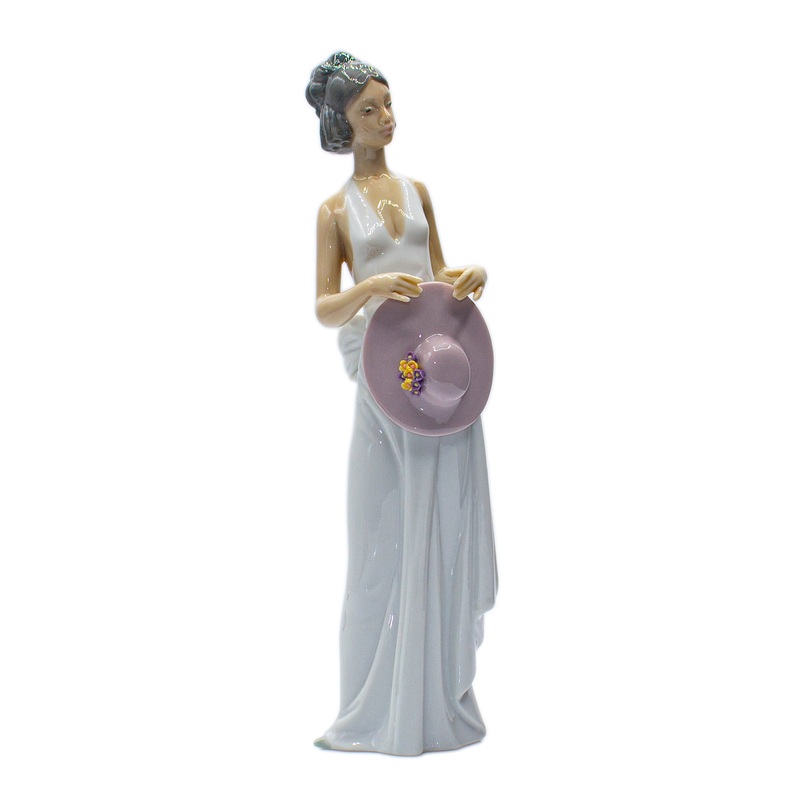 Lladr Figurine: 5597 Summer Soiree