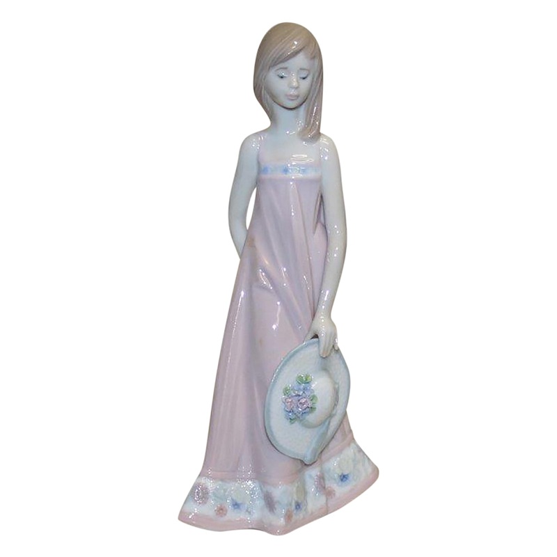 Lladr Figurine: 5647 Sarah