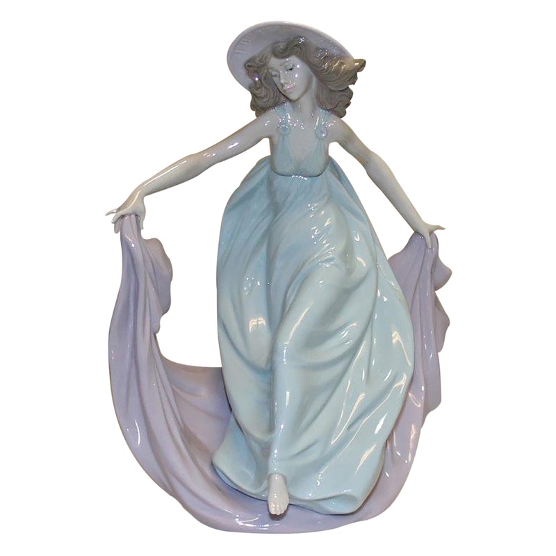 Lladr Figurine: 5662 May Dance