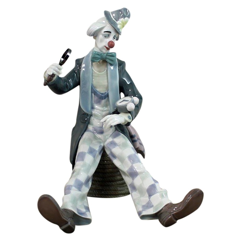 Lladr Figurine: 5762 Checking the Time