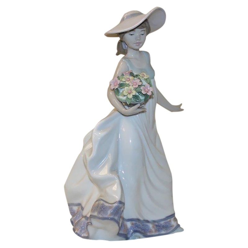 Lladr Figurine: 5790 Carefree Girl