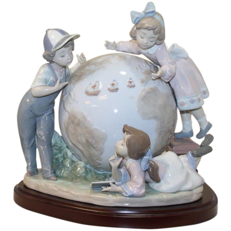 Lladr Figurine: 5847 Voyage of Columbus