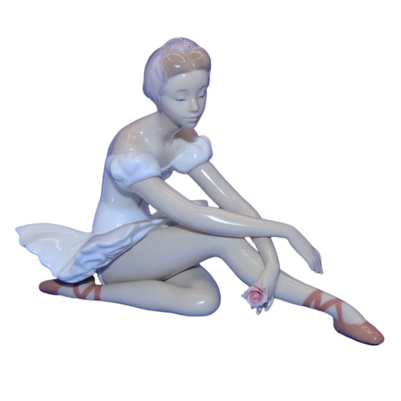 Lladr Figurine: 5919 Rose Ballet