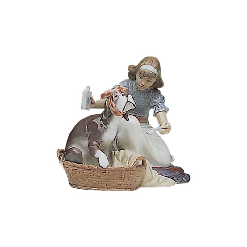 Lladr Figurine: 5921 Take Your Medicine