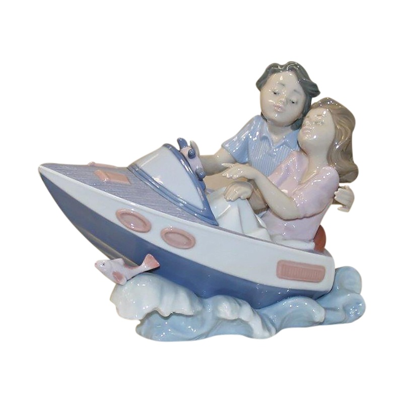 Lladr Figurine: 5941 Riding the Waves