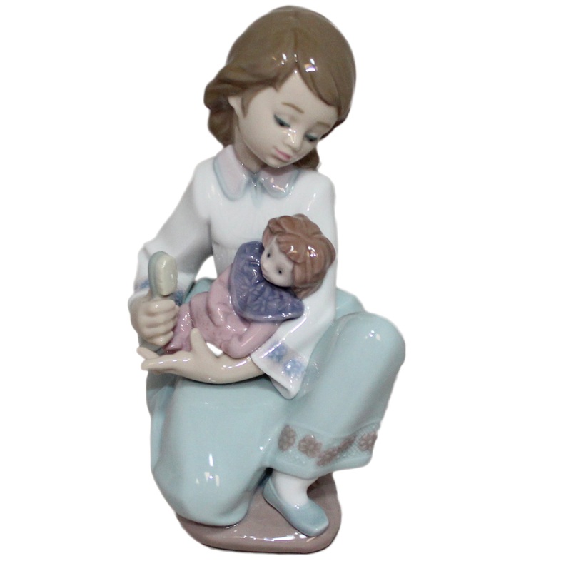Lladr Figurine: 5990 Thoughtful Caress