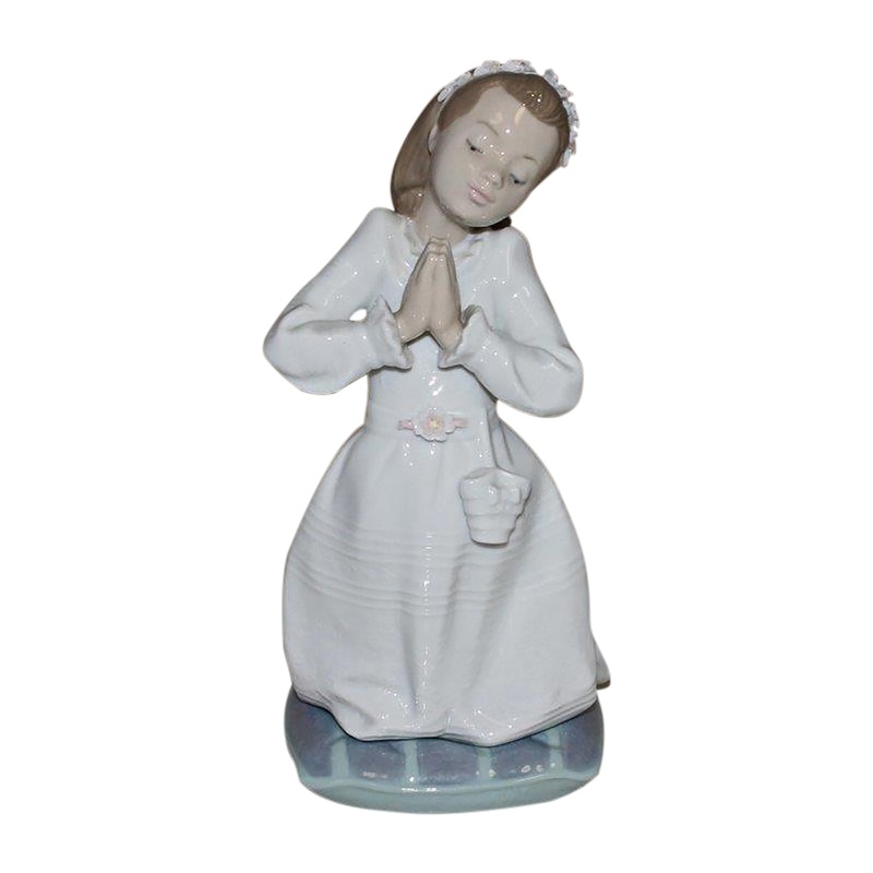 Lladr Figurine: 6089 Communion Prayer Girl
