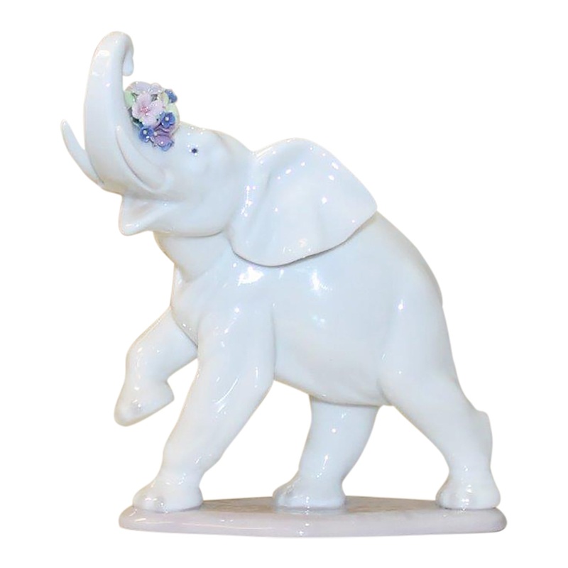 Lladr Figurine: 6461 Lucky's Call