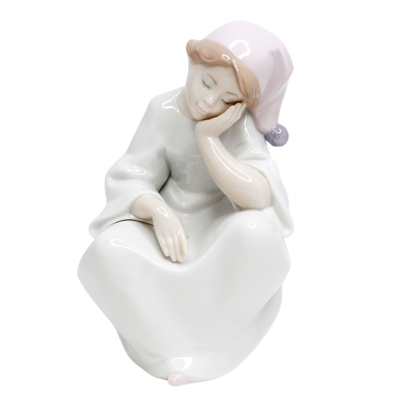 Lladr Figurine: 6481 Just Resting