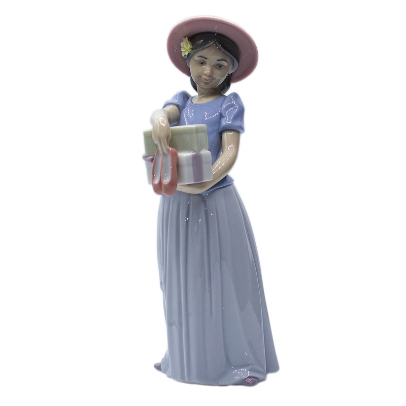 Lladr Figurine: 6487 New Shoes