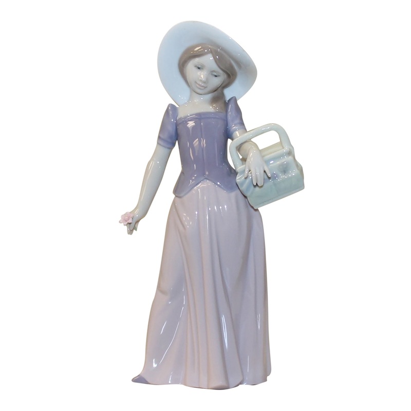 Lladr Figurine: 6489 Tailor Made