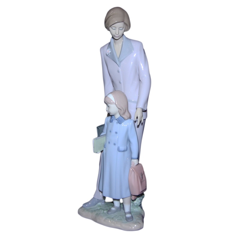 Lladr Figurine: 6544 On Our Way