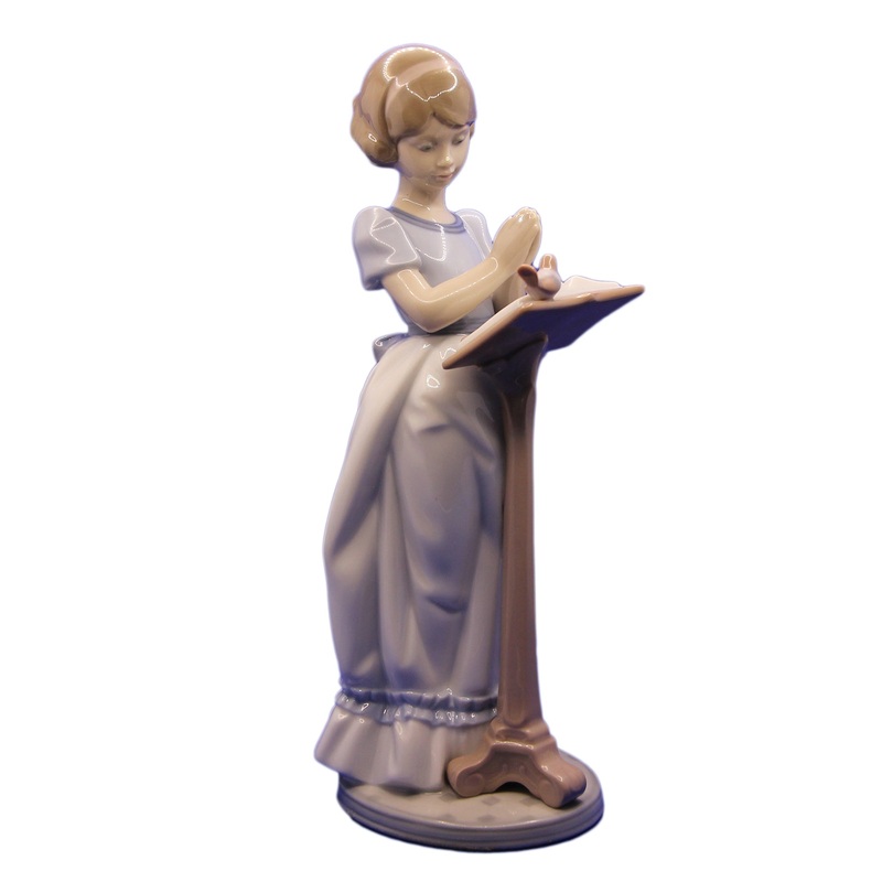 Lladr Figurine: 6584 Sunday Prayer