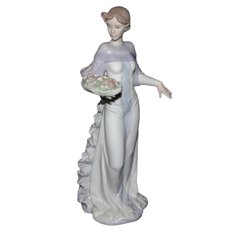 Lladr Figurine: 6621 Winter Love