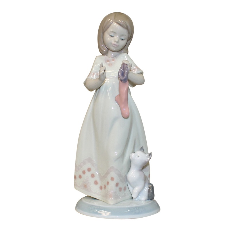 Lladr Figurine: 6669 A Stocking for Kitty