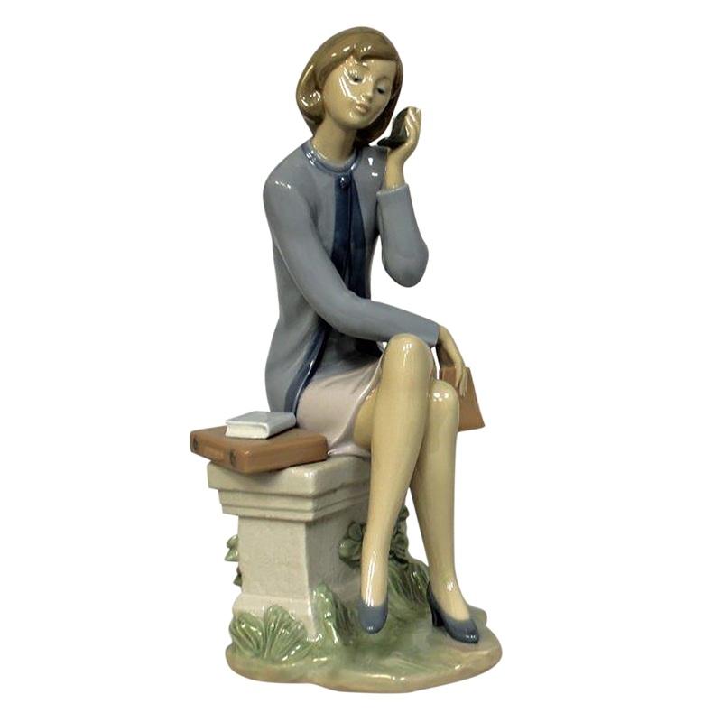 Lladr Figurine: 6749 Always on the Go