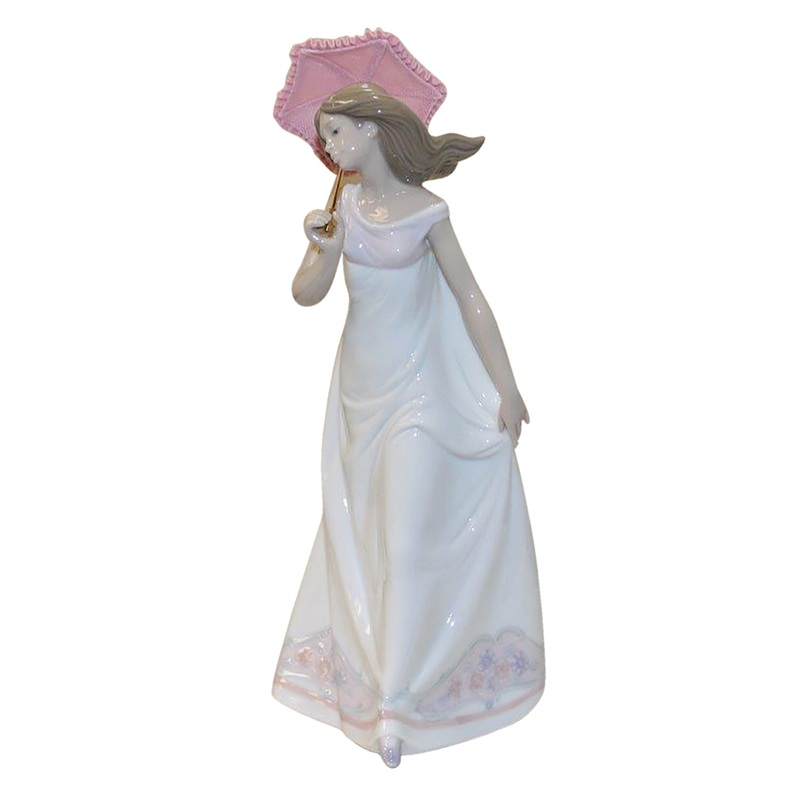 Lladr Figurine: 7636 Afternoon Promenade