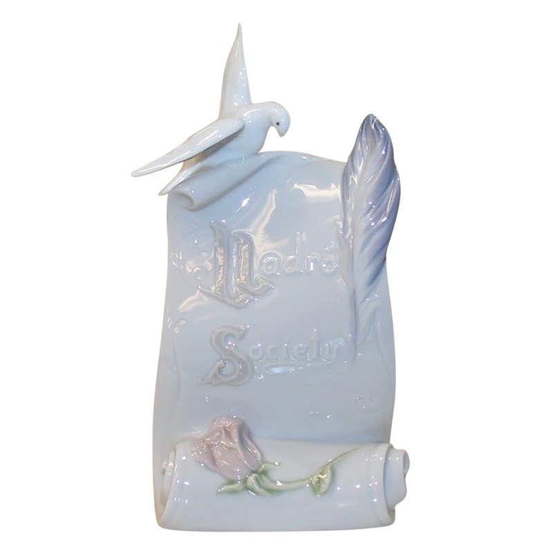 Lladr Figurine: 7677 Art Brings Us Together