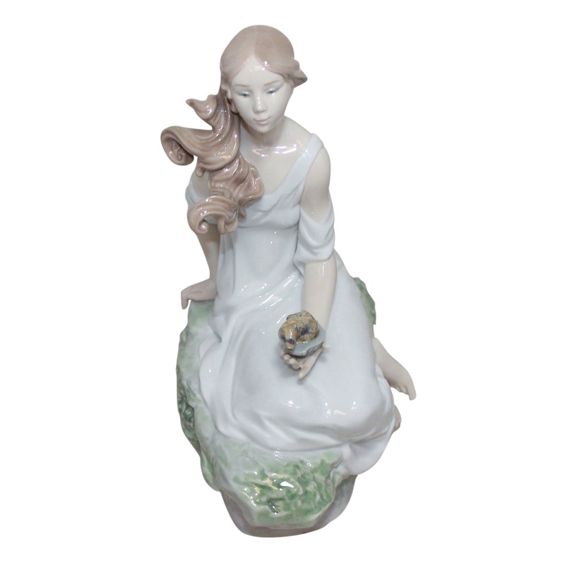 Lladr Figurine: 7703 The Muse