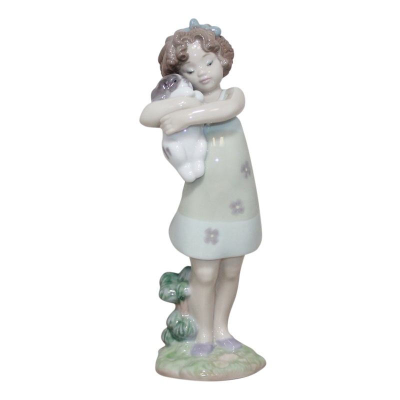 Lladr Figurine: 8241 Learning to Care