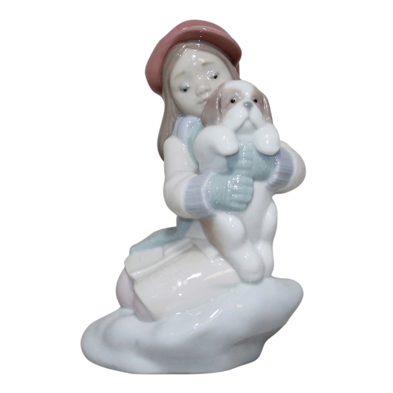 Lladr Figurine: 8265 I'll Keep you Warm