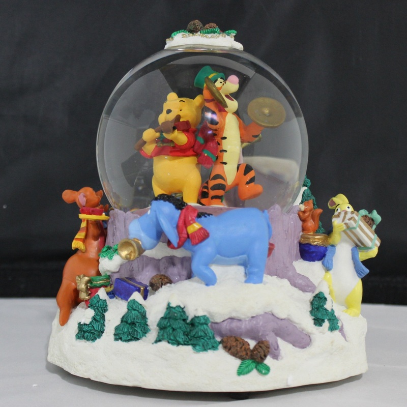 Hoiday Concert Winnie the Pooh Snow Globe