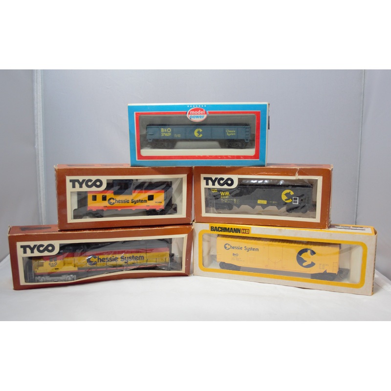 Lot of 5 Chessie System Trains | Ho Scale | Engine, Caboose & Freight Cars