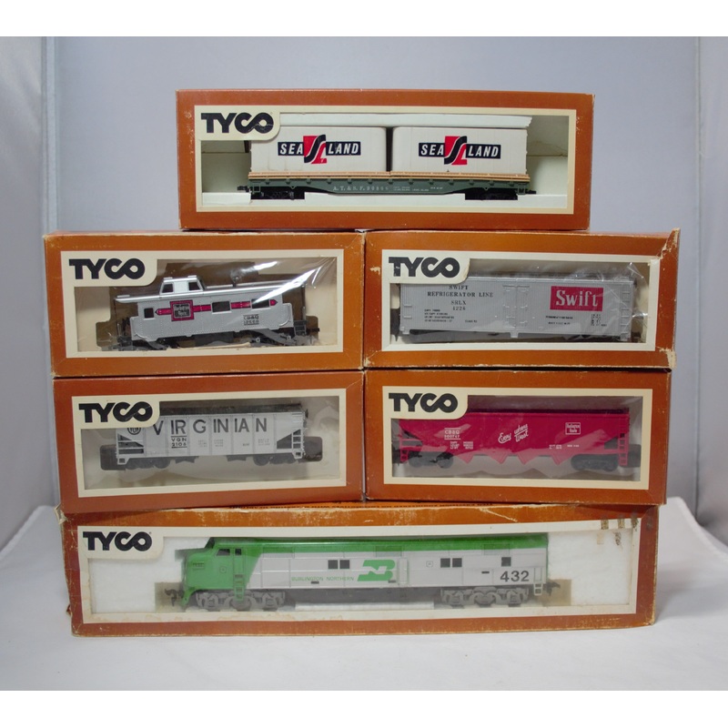 Lot of 6 Tyco Trains | Ho Scale | Sea Land, Burlington Northern Engine & more