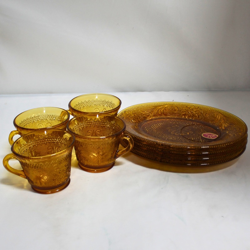 Lot of 8 Tiara: 4 Punch Cups & 4 Plates