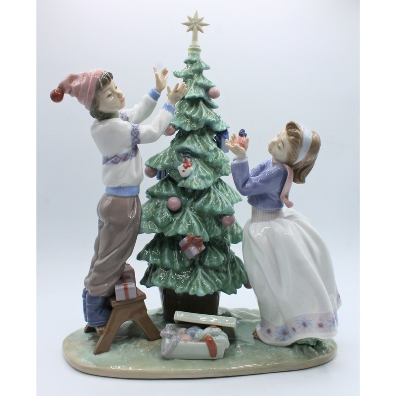 Lladr 5897 | Trimming the Tree |Reglued Tree Star Topper