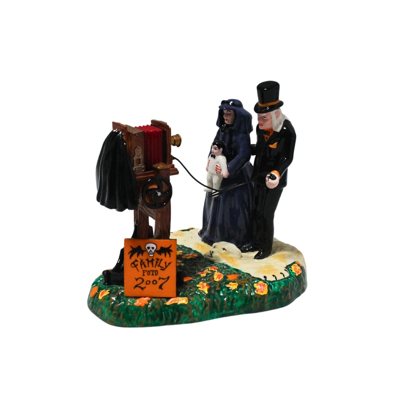 Department 56: 54714 A Gravely Haunting
