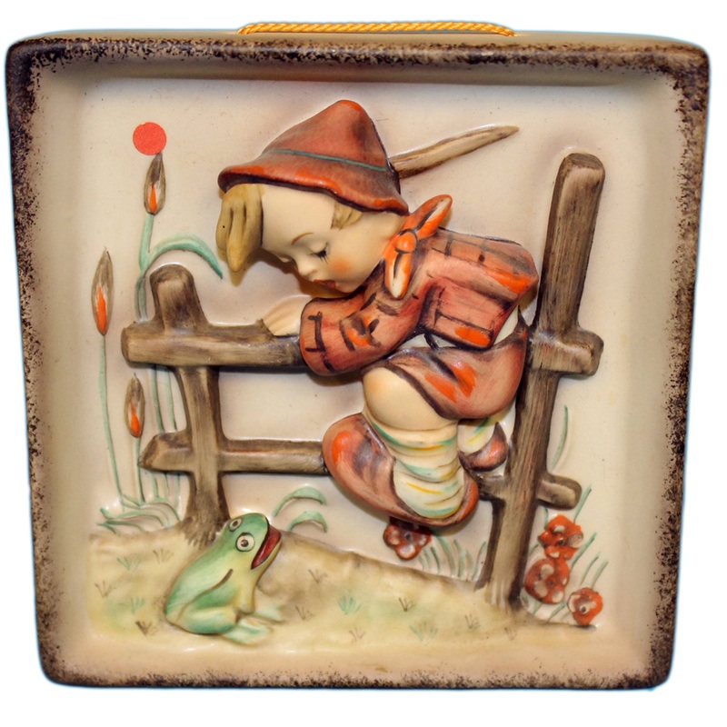 Hummel Figurine: Retreat into Safety - Plaque - 126