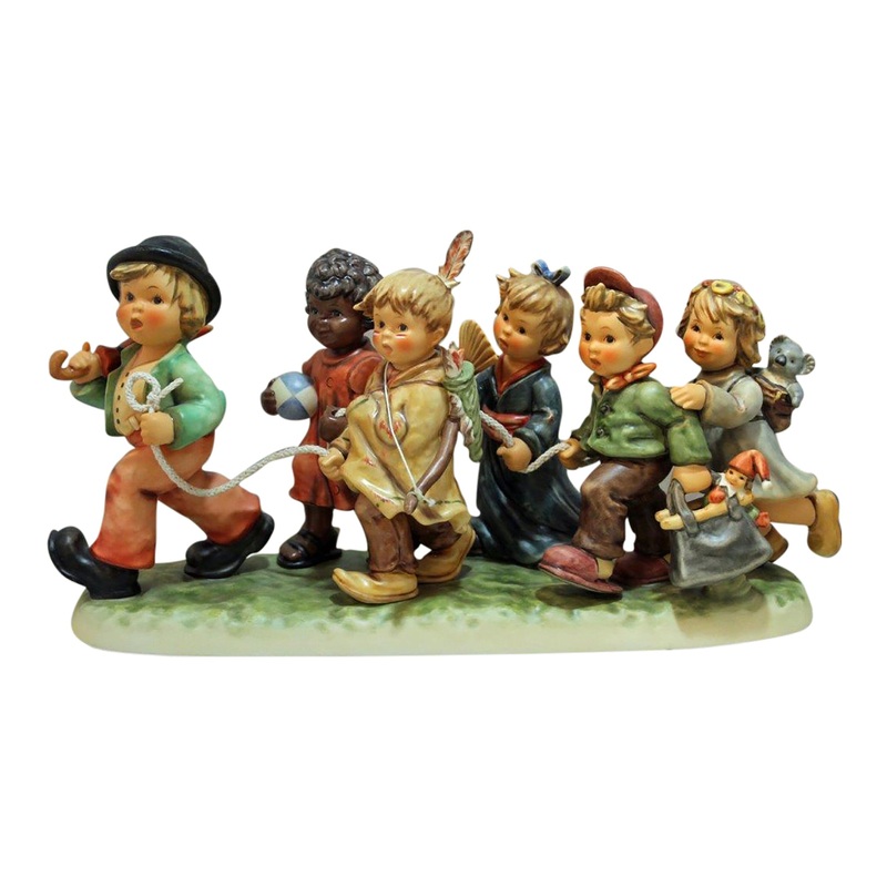 Hummel Figurine: Worldwide Wanderers - 2000